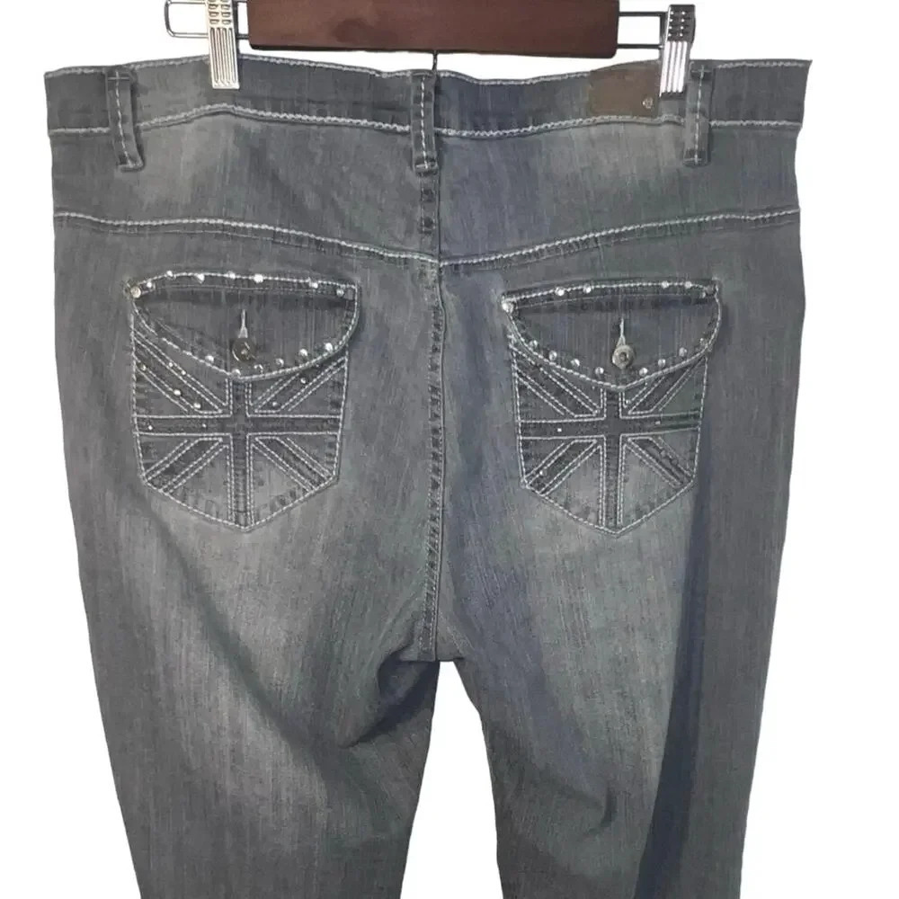Touch Me, 20 light gray acid wash embroidered gemstone‎ stud pockets Y2K Jean